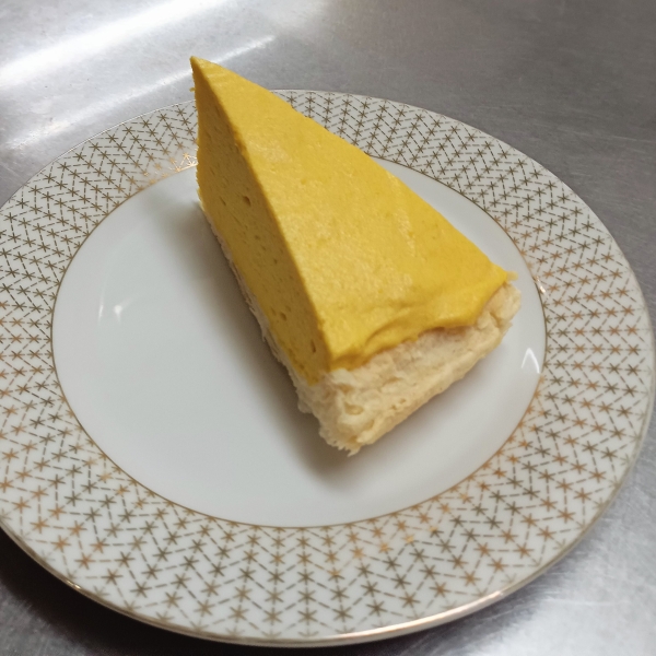 当店の一押しのデザートです。甘さ控えめプルプルのかぼちゃケーキです。