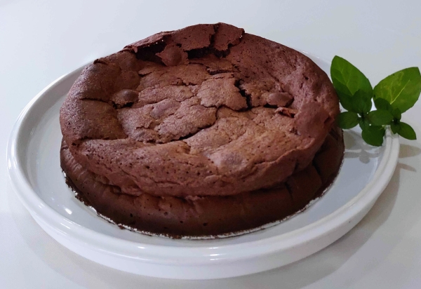 ガトーショコラ　1ホール　３６００円<br>　　<br>ラム酒風味の大人のチョコケーキ。２日前までにご予約