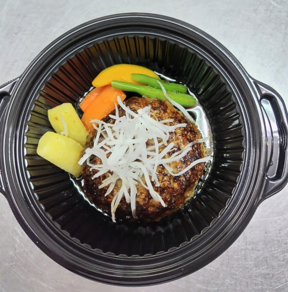 和風ハンバーグ（温野菜添え）　２００g　1人前1050円<br><br>当店で一番人気のハンバーグです。